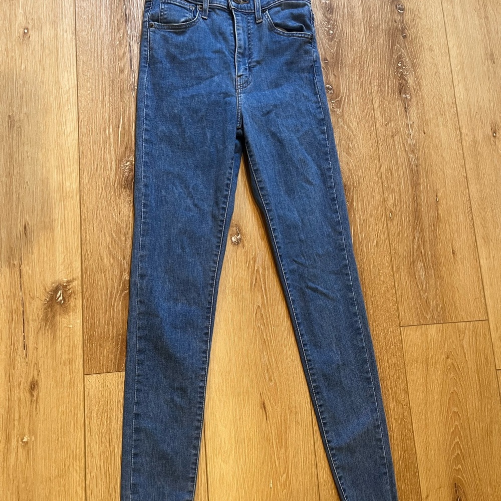 Mile high super skinny Levi jeans.